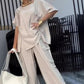 Zweiteiliger Damenanzug mit Rundhals-T-Shirt und Hose